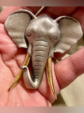 Vintage Two-Tone Elephant Head Brooch in Silver and Gold